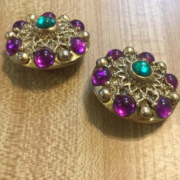 Vintage Gem Clip On Earrings 👑 - Picture 6 of 7